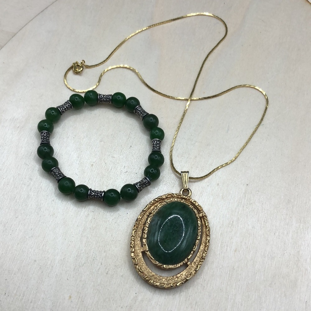 Vintage green stone pendant cabochon statement look chain necklace free bracelet